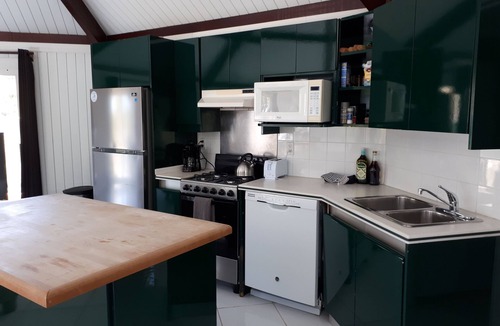 Coral Harbour Cottage | Private and Peaceful Cottage at the Beach