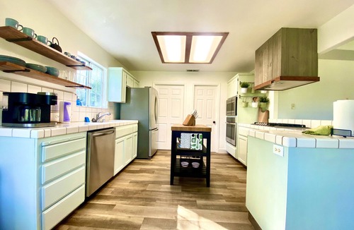 Oakhurst House | Private and Serene house with a Spa, near Yosemite & Bass Lake