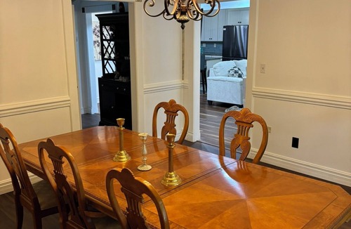 Inman House | Private and Spacious 7-bedroom house in fabulous Brooks with pool and lake, WiFi
