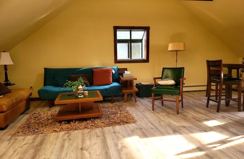 Downtown Buffalo Apartment | Private and spacious Carriage House pet friendly