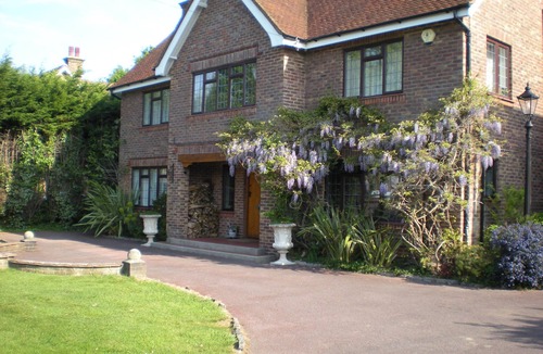 Aldwick Apartment | Private Annex With Heated Swimming Pool