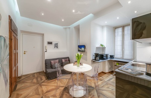 Vatican Apartment | Private apARTment. Double check cleaning mode, AC, Smart customer service