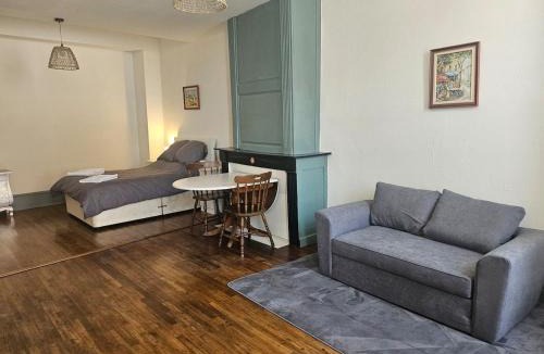 Rochechouart Apartment | Private Apartment