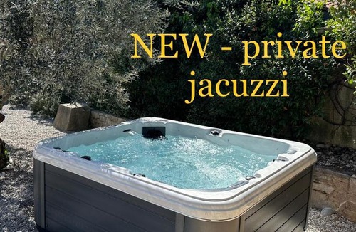 Tomaj Apartment | Private Apartment HerMes arT on the Karst Shared Pool & Parking