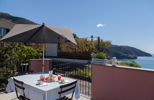 Corniglia House | Private apartment in Corniglia Cinque Terre, terrace sea view