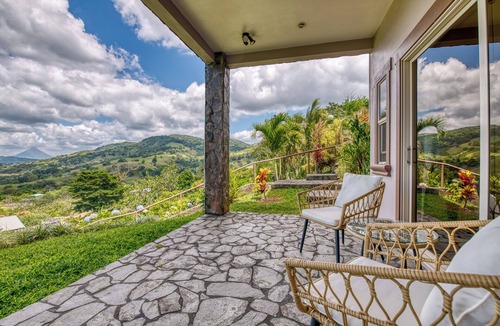 Tronadora Apartment | Private Apartment with Amazing Views of Lake Arenal