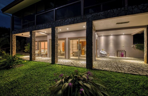 Tronadora Apartment | Private Apartment with Amazing Views of Lake Arenal