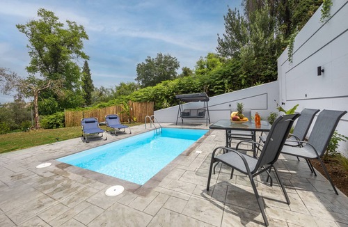 Kontokali Apartment | Private apartment with swimming pool just 1.2 klm from the beach!
