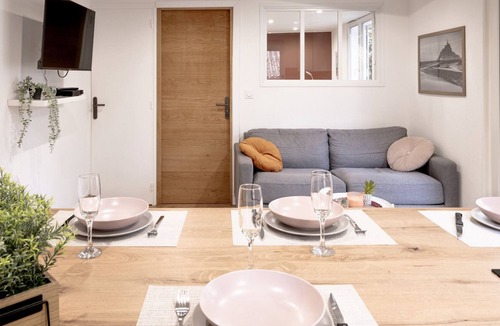 Saint-Nicolas Apartment | Private apartment with jacuzzi in the heart of Caen