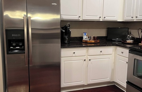Tuttle West Apartment | Private Apt 1Bdrm Queen, Den + Futon Onsite Eatery, Gym, Dog Park, Walk 2 Stores