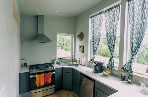 Shelton Apartment | Private Apt with great views & close to town!