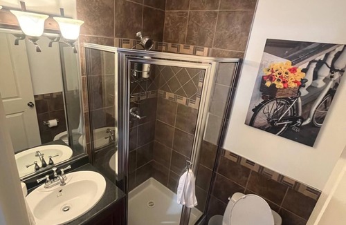 East Side Apartment | Private bachelor suite Vancouver