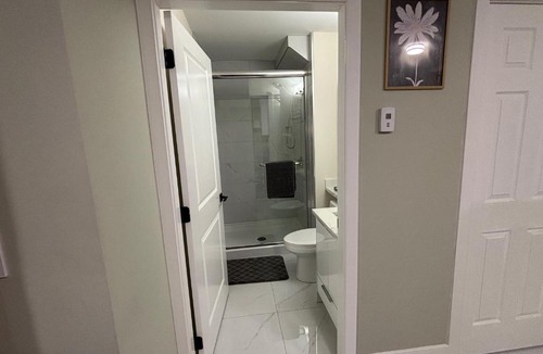 Hastings House | Private Bachelor Suite Near PNE