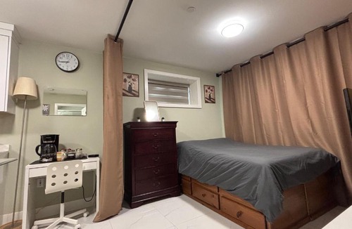Hastings House | Private Bachelor Suite Near PNE