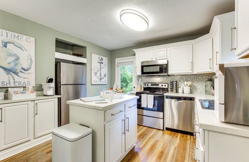 Mississippi City House | Private Backyard Experience with Hot Tub!