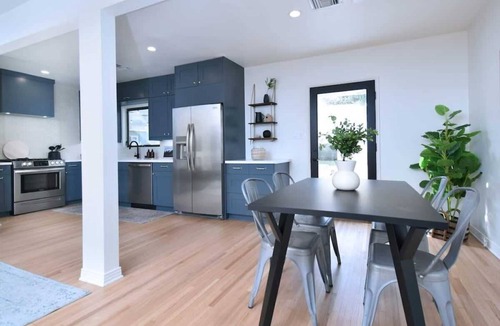 Valley Glen House | Private Backyard Retreat · 3BR Near Universal