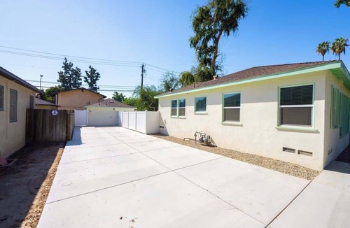 Riviera - Westchester House | Private Bakersfield Studio with Full Kitchen