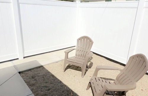 Riviera - Westchester House | Private Bakersfield Studio with Full Kitchen