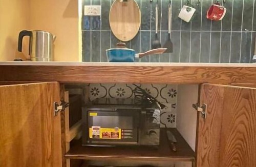 French Quarter Apartment | Private Balcony/1 Br/3' to Sword Lake/ZeitHome506