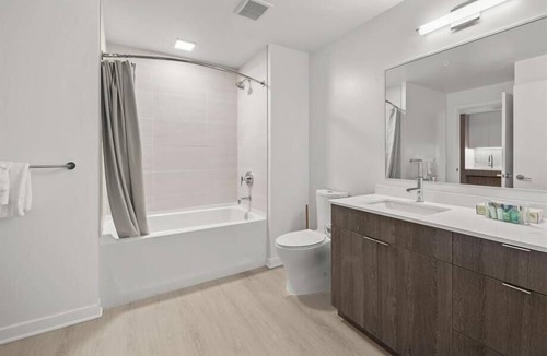 NoMa Hotel | Private Balcony & Free Outdoor Wifi | 2BR in Central DC