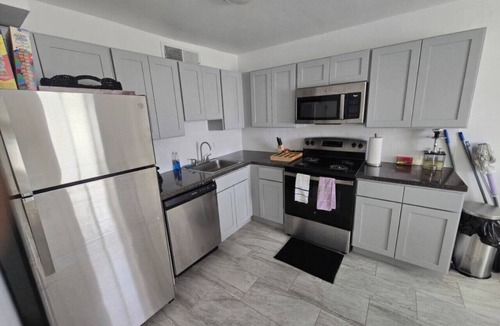 Burlington Apartment | Private Balcony-Pet Friendly -City Access -Gaming