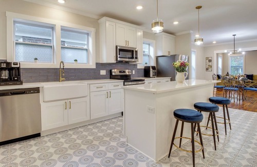 Eastside Apartment | Private Balcony: Spacious, Updated Savannah Apt!