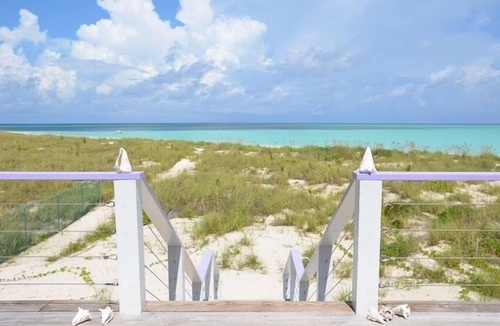 Spanish Wells Cottage | Private Beachfront Home-Spectacular Views, Large Deck.
