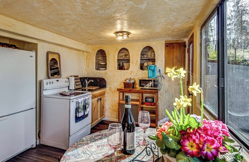 Burley Cabin | Private Beach Access! Group-Friendly Getaway!