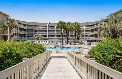 North Forest Beach Villa | Private Beach Access Condo with Shared Pool, Balcony & Free WiFi