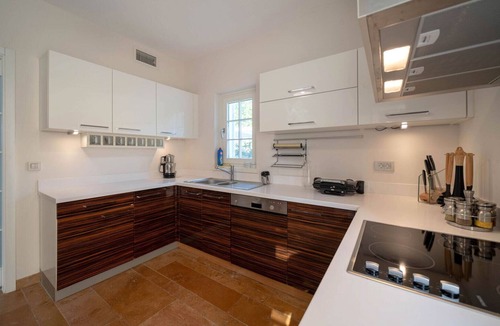 Gocek Villa | Private Beach Access - 2BR, Centrally Located, Deluxe Villa in Portville, Göcek