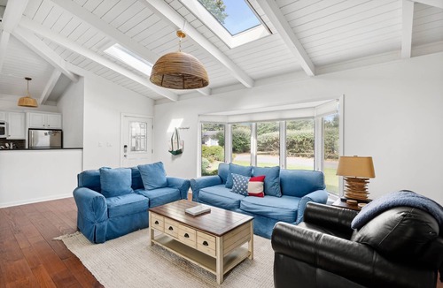 Culloden Shores Cottage | Private Beach access 4 bedroom house in the beautiful Culloden neighborhood