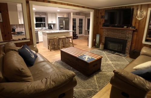 Brewster House | Private Beach Access, Great Family Get Away.