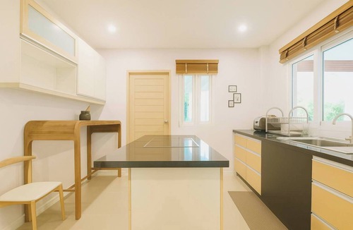 Bang Lamung Villa | Private beach access pool villa in Pattaya