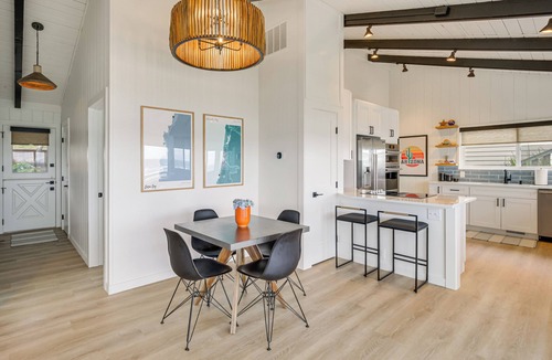 Lincoln Beach House | Private Beach Access: Serene Escape in Depoe Bay