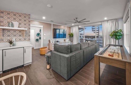 Siesta Key House | Private Beach Access/Pool Volleyball/Rock Climbing