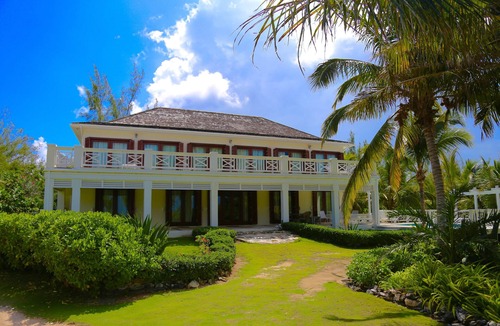 Governor's Harbour House | Private Beachfront Home w/Pool, Solar, Banks Rd, Walk to Restaurants