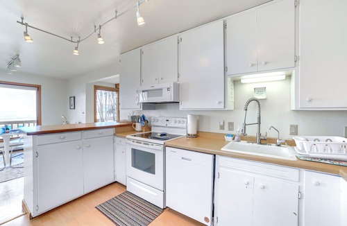 Menominee Cottage | Private Beach & Deck: Spacious Lake Michigan Home
