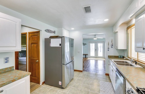 Panacea Cottage | Private Beach + Dock: Waterfront Panacea Retreat!