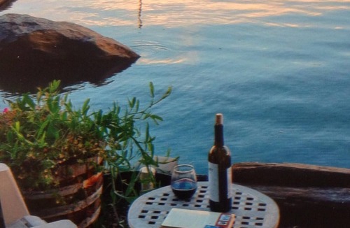 Kingston Apartment | Private beach downtown Kingston, minutes walk to Edmonds and Seattle ferries