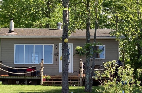Rideau Lakes Cottage | Private Beach Front Cottage