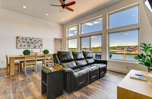 New Lisbon House | Private Beach & Game Room! Sunset Lake Group Hub