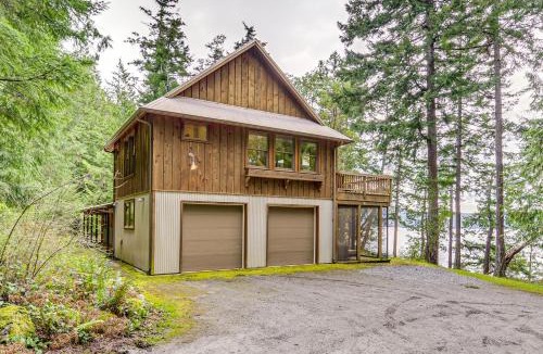 Eastsound House | Private Beach & Hot Tub: Eastsound Waterfront Gem