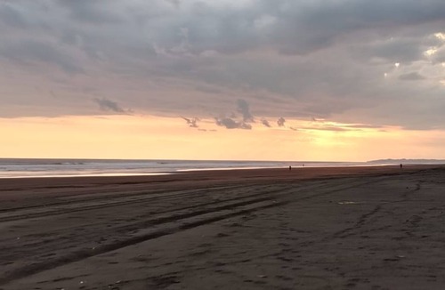 Parrita Condo | Private Beach House 200Mbps WiFi 5 min to Beach Quiet & Safe