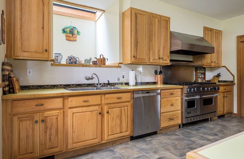 Putnam Valley House | Private Beach, Kayaks, and Rustic Lakefront Living on Lake Oscawana