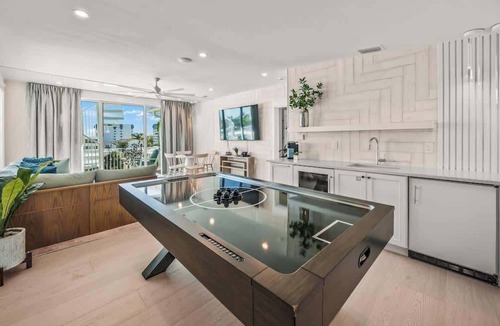 Siesta Key House | Private Beach. ROCK WALL. POOL W/Zip Line & Slide
