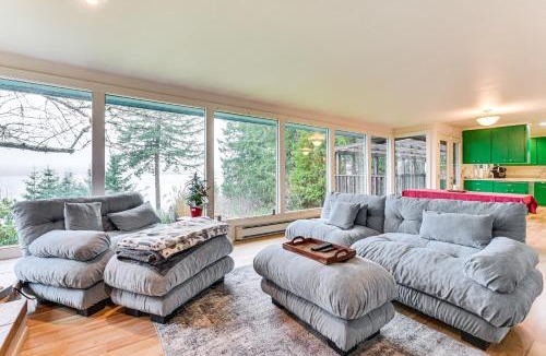 Olympia House | Private Beach, Stunning Views! Home on Oyster Bay!