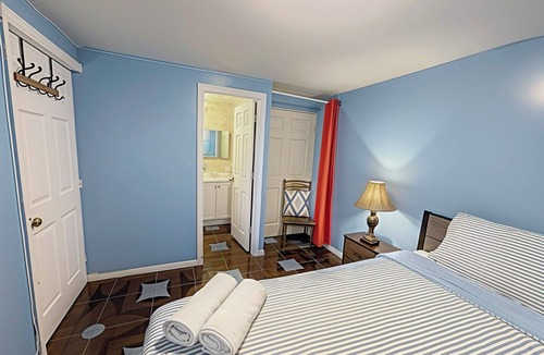 Queens Apartment | Private Beach Suite -Own Entrance & Bath- Free Parking - Near JFK