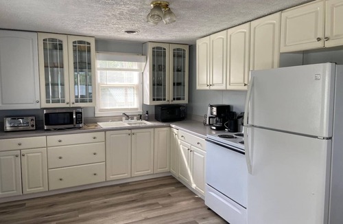 Saint Mary Of The Woods House | Private Beach House on the Lake - Ideal for Groups, Events, and Lakeside Recreation