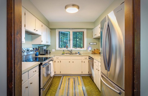 Harbor Springs House | Private Beachfront Lake Michigan Retreat with Golden Sunsets- Sleeps 8