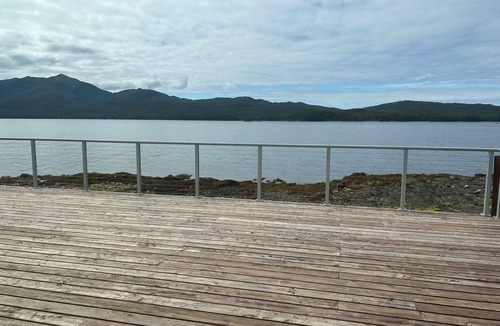 Ketchikan House | Private Beachfront 3 bedroom + loft, 5 bed, huge deck. 2 bath, WiFi, barbecue.